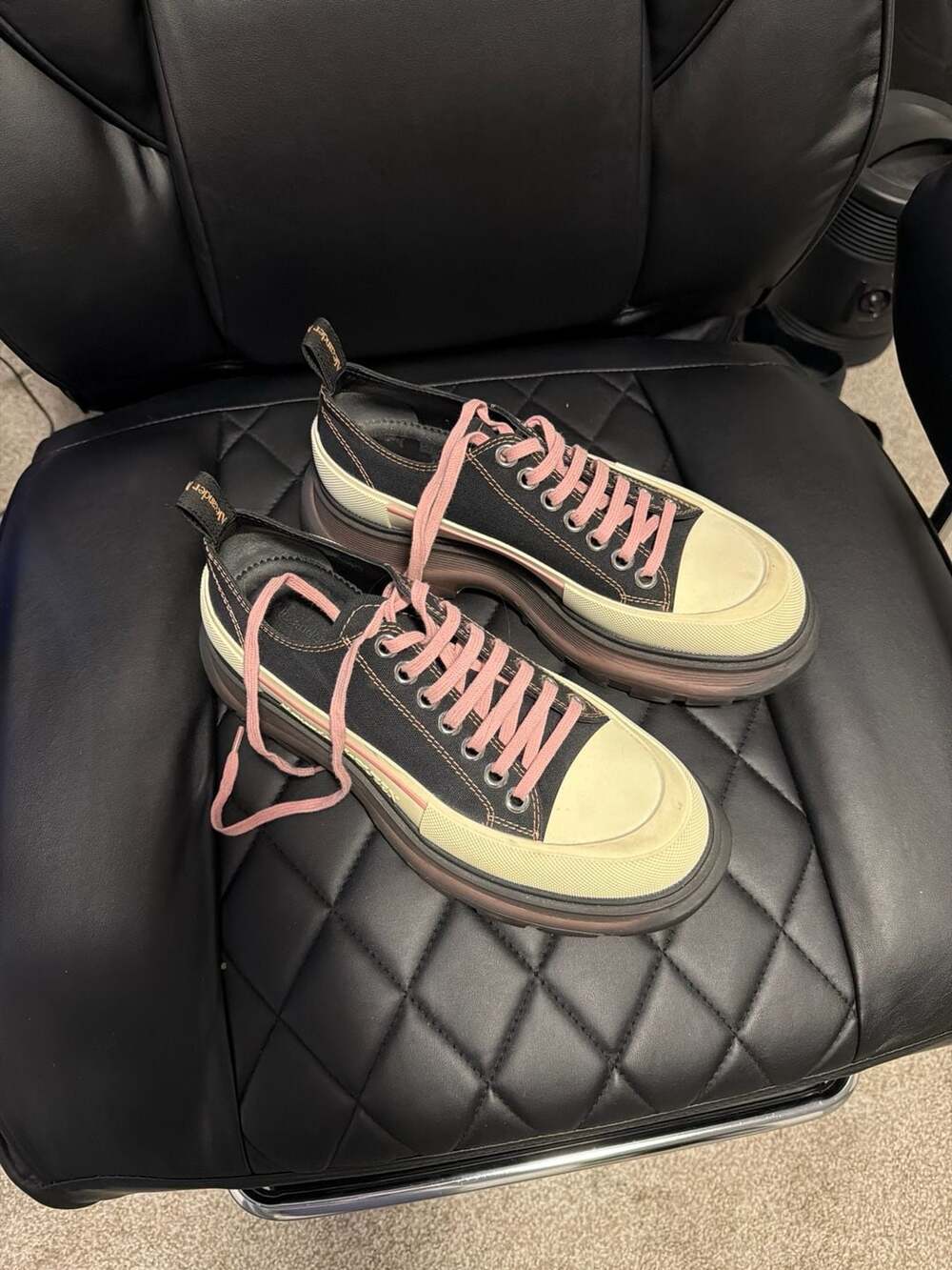 Alexander McQueen Tread Slick 'Black Blossom Pink' - 662687 W4MV9 1321 Sz 40